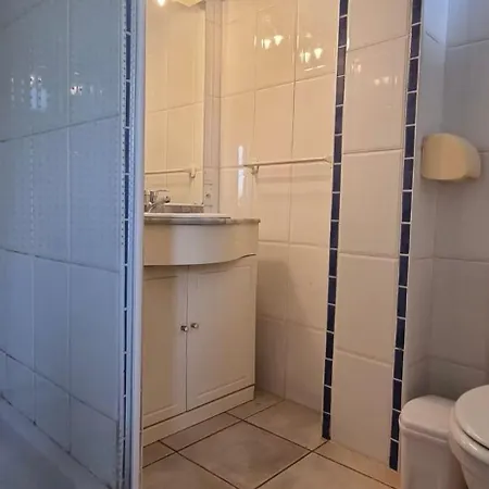 Les De Poulyot Holiday home