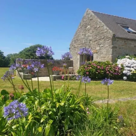 Les De Poulyot Holiday home