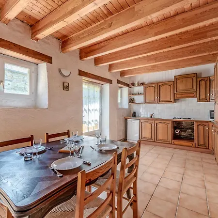 Les De Poulyot Holiday home